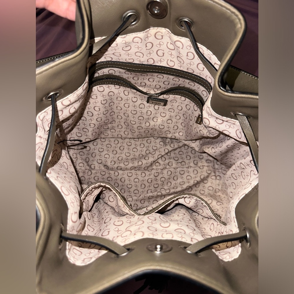 Guess Bucket Bag - Picture 3 of 13